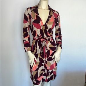 Vintage New York & Co Multicolor Leaf Print V Neck Wrap Dress. Size Small.
